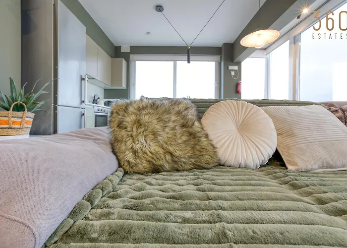 Lux Duplex Penthouse W/ Expansive Rooftop Terrace By 360 Estates San Ġwann