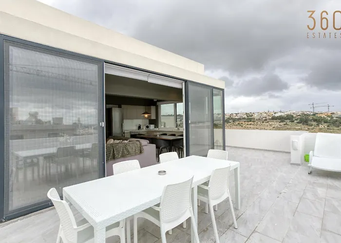 Lux Duplex Penthouse W/ Expansive Rooftop Terrace By 360 Estates