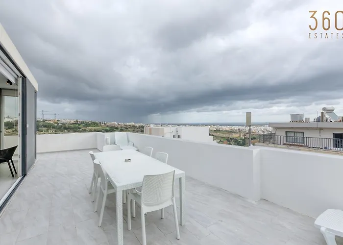 Lux Duplex Penthouse W/ Expansive Rooftop Terrace By 360 Estates شقة San Ġwann