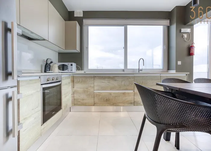 Lux Duplex Penthouse W/ Expansive Rooftop Terrace By 360 Estates شقة