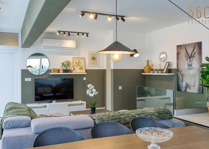 Lux Duplex Penthouse W/ Expansive Rooftop Terrace By 360 Estates