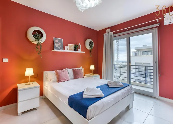 Lux Duplex Penthouse W/ Expansive Rooftop Terrace By 360 Estates شقة San Ġwann